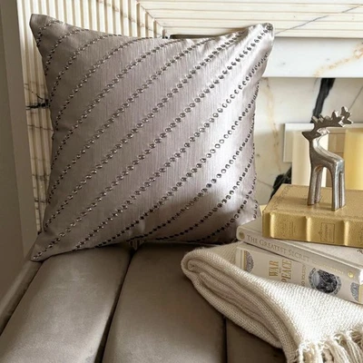 Funda Almohada Decorativa Gris Rayas Satinadas - Cristal Brillo Foto 1 de 4