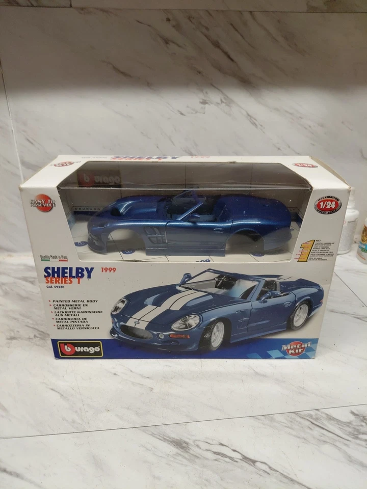 Burago 1999 Shelby Serie 1 escala 1:18 modelo diecast azul/blanco, nuevo, nunca construido Foto 1 de 1