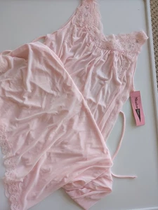 Vintage Shadowline Women's Nylon Pink Gown Medium Petals USA Lingerie - Picture 1 of 6