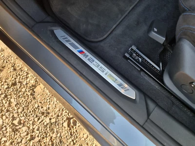 BMW SERIE 2 M235I F44 2020-2025 LADO PASAJERO PLACA DE PATADA DELANTERA IZQUIERDA MOLDURA UMBRAL Foto 1 de 4