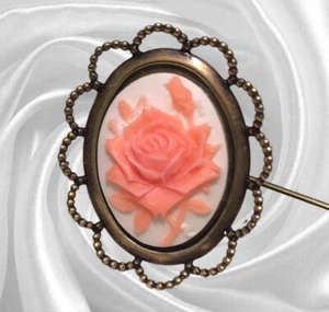 SOMBRERO con FLORES DE MELOCOTÓN en CAMEO Blanco en un Conjunto de Acabado de Latón Antiguo - Imagen 1 de 11