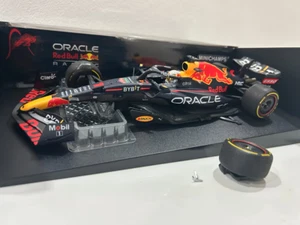 Minichamps 1:18 Red Bull RB18 Verstappen GP 2022 Modellauto - Bild 1 von 12