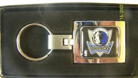 NBA - DALLAS MAVERICKS PREMIUM METAL DOMED KEY CHAIN New Cover