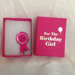 Insignia Tobar Cumpleaños Niña En Caja Presentación Cierre Mariposa Ajuste - Imagen 1 de 3