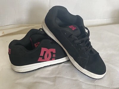 VINTAGE DC COURT GRAFFIK LOW SKATE LACE-UP SIZE 10 WOMENS SHOES BLACK & PINK - Image 1 of 4