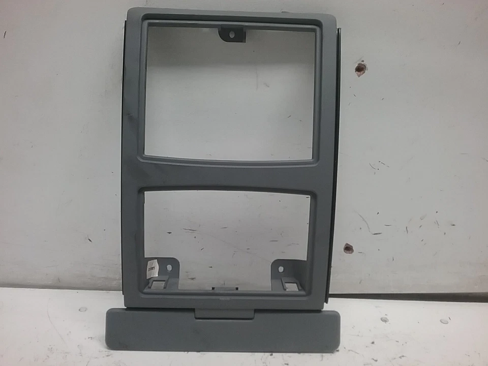 Audi A6 1998-2004 bisel superior (color gris) sedán de 4 puertas Foto 1 de 4