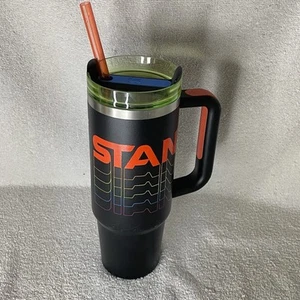 Stanley PRIDE MONTH FLAG LGBTQ 30oz Quencher LID & Straw LIMITED EDITION RAINBOW - Picture 1 of 17