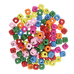200 Stück Holz Alphabet Buchstaben Würfel Lose Perlen Charms für Kinder Neu - Bild 1 von 12