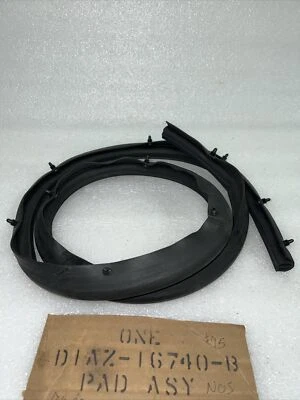 Ford LTD Galaxie 1971-72 OEM NOS capó sello raro D1Az-16740-B Foto 1 de 3