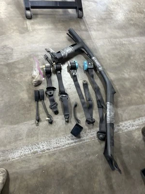 90-93 Acura Integra Canadian Seat Belt Kit - Image 1 of 4