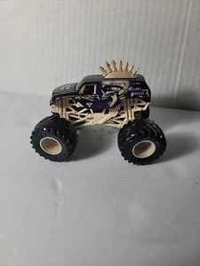 Monster Jam Mohawk Warrior Boneyard Series Monster Truck 1/64 - Imagen 1 de 8