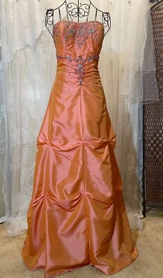 Vestido de fiesta talla 7/8 de Hailey Logan de Adrianna Papell Foto 1 de 4