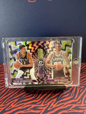 Ilustración óptica Donruss Victor Wembanyama/David Robinson 2024-25. Holo Prizm Foto 1 de 4