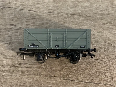 Bachmann 37-158A OO Gauge 8 Plank Wagon BR Grey Boxed - Image 1 of 4