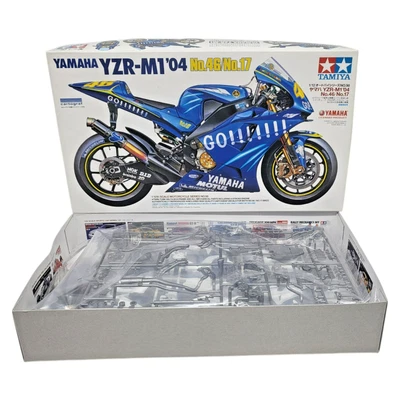 Yamaha YZR-M1 04 No. 46 No. 17 Tamiya 14098 1:12 Motorrad Modellbau Bausatz 2004 - Bild 1 von 4
