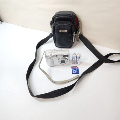 Nikon Coolpix 4600 Digital Camera Bundle + Tested Works Great - Image 1 of 4