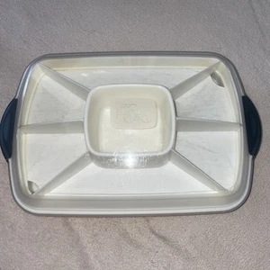 PAMPERED CHEF Chillzanne Rectangle Server/Veggie Tray w Lid 2 Removable Dividers - Picture 1 of 7