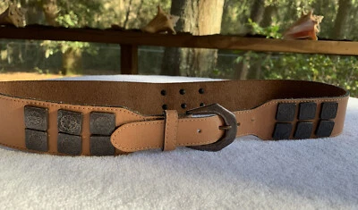 Cinturón concho vintage de cuero talla pequeña bronceada cuadrada conchos en relieve para mujer Foto 1 de 4