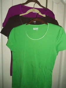 EDICIÓN BÁSICA ~ CANTIDAD 3 - Túnicas Pullover Cuello en V Borde Satinado Sólido - NUEVO CON ETIQUETAS - PEQUEÑAS - Imagen 1 de 9
