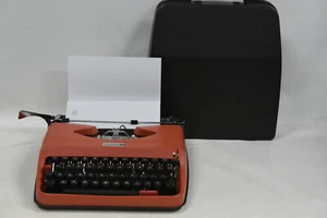Underwood 10 Mechanical Portable Typewriter - Retro Orange Colour Vintage 1970's - Picture 1 of 12
