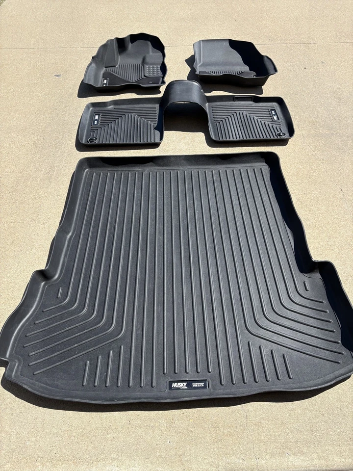 Ford Explorer Husky 2019 marca pisos y revestimientos de carga, ¡como nuevo!!  Foto 1 de 2