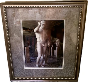 Coppia di foto museo incorniciate 16”x14” – statua nudo maschile classica opera d’arte - Foto 1 di 6