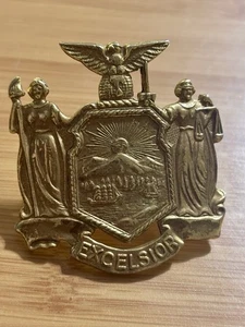 Sombrero de la Policía del Estado de Nueva York Insignia Prendedor Excelsior Raro Obsoleto Escudo Dorado Completo - Imagen 1 de 7