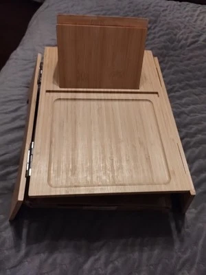 sofá brazo mesa con soporte para libro o teléfono Foto 1 de 4