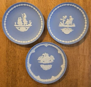 Lot of 3 Wedgwood Blue Jasperware Mothers Day Plates 1976 - 1978, 6 1/2 Inches - Picture 1 of 12