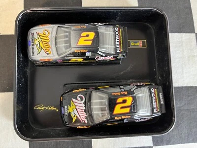 REVELL 1:64 Rusty Wallace #2 25 años en lata de coleccionista de carreras con 2 autos diecast Foto 1 de 4
