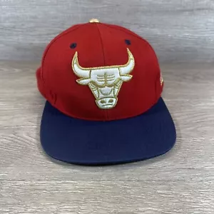 Mitchell Ness Red Chicago Bulls SnapBack With Gold Brim And USA Flag - Picture 1 of 8