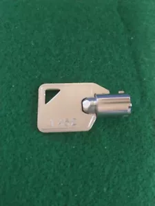 Snack soda drink vending machine key #1452 fits barrel style locks used - Picture 1 of 3