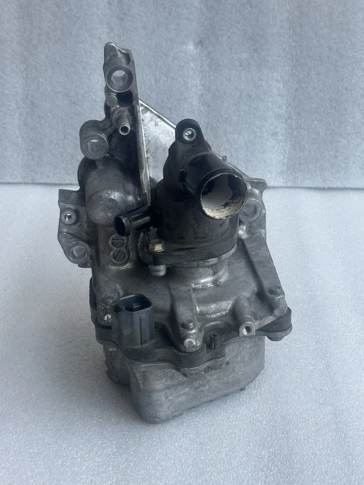 Bomba de agua con motor Lexus Es300H 2015 Foto 1 de 4