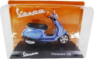 VESPA SCOOTER COLLECTION 1:18 Scale 2014 Vespa Primavera 150 Blue Model Scooter - Image 1 of 2