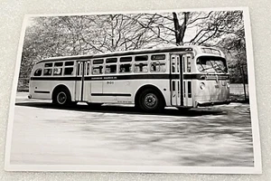 BUS PHOTO HARRISBURG, PA RAILWAYS CO. 36 PASSENGER REO TORQUE DRIVE COACH - Picture 1 of 2
