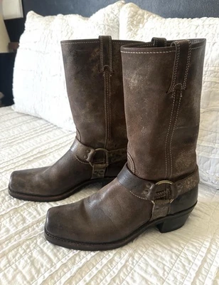 Botas femininas Frye de couro marrom arnês 12R tamanho 10M motociclista faroeste em excelente estado usado - Imagem 1 de 4