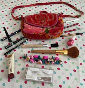 VINTAGE 1960s MAKE UP AND ACCESSORIES BUNDLE ~ RIMMEL MAKE UP ~ RETRO HANDBAG ~ - Picture 1 of 24