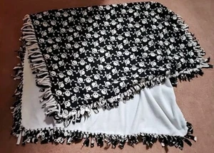 Halloween Blanket Soft Fleece Skull Crossbones Jolly Roger Pirate Throw 6'x4' - Picture 1 of 2