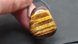 Pendentif OEIL DE TIGRE beaux reflets + cordon reglable - mineraux lithotherapie - Picture 1 of 2