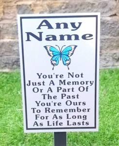 Placa de regalo conmemorativa Graveside mariposa azul brillante cualquier nombre personalizada - Imagen 1 de 13