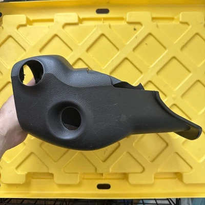 2018-2021 KIA RIO КРЫШКА КОЖУХА РУЛЕВОЙ КОЛОНКИ (НИЖНЯЯ ОТДЕЛКА) OEM 84855-H9000WK - Изображение 1 из 4