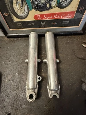 Patas de horquilla inferiores delanteras Harley OEM Panhead Hydra Glide Duo Glide 41 mm 875G Foto 1 de 4