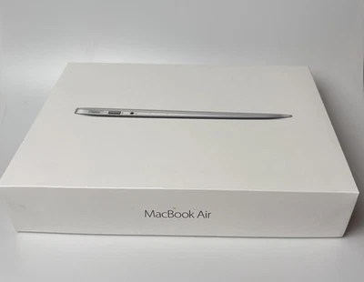 Apple MacBook Air 13 Zoll, 8GB RAM, 256GB SSD, I5 Prozessor, Silber (Model 2015) - Bild 1 von 4