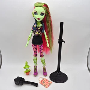 Monster High Between Classes Venus McFlytrap Fashion Doll 2012 Mattel - Picture 1 of 7