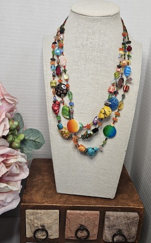 VETEMENTS Multistrato con collana dichiarazione pietre multicolore