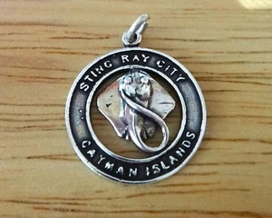 Sterling Silver 21x19mm round says Stingray City Cayman Islands Charm - Picture 1 of 2