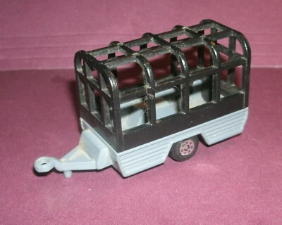 1/64 Scale Animal Cage Tow Trailer Plastic & Diecast Toy Vehicle (3") Maisto - Image 1 of 4