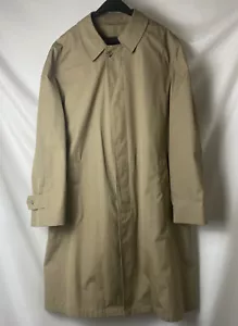 BOTANY 500 EE. UU. Abrigo de lluvia largo para hombre L talla 42 (42Lx 42W) caqui con revestimiento - Imagen 1 de 8