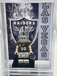 Minifigura personalizada de fútbol americano de Los Vegas Raiders fondo personalizado - Imagen 1 de 2