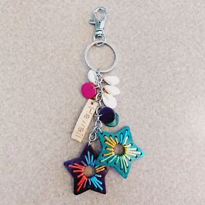 Llavero Hawaii Coconut & Cowrie Shell estrellas púrpura y azul con clip recuerdo - Imagen 1 de 6